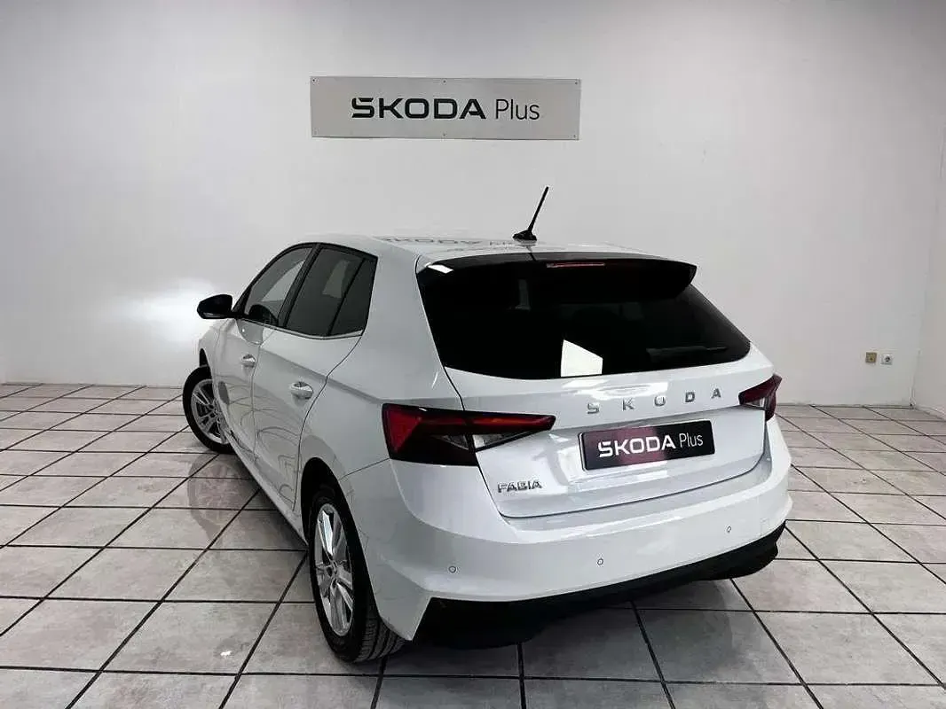 Usado Skoda Fabia 95 CV (69 kW) 2025 Blanco Utilitario
