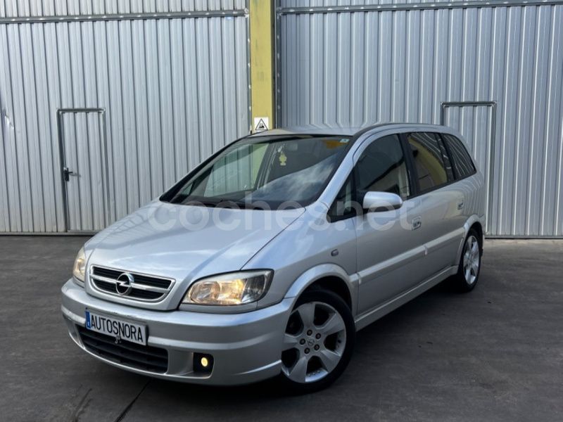 Gris / plata Usado 2003 Opel Zafira Design Edition Monovolumen | 2790 € (Precio justo) - Imagen 1/4