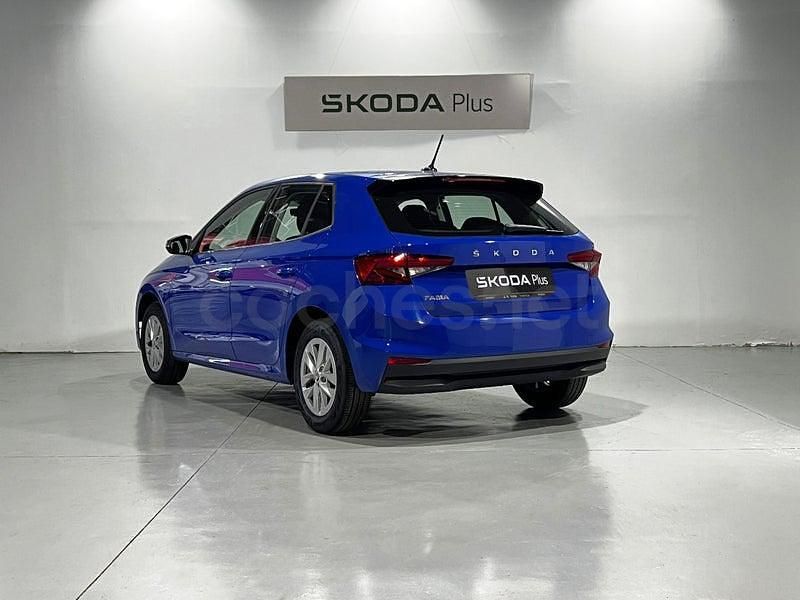 Usado Skoda Fabia 80 CV (58 kW) 2022 Azul Utilitario