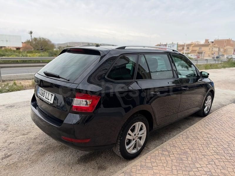 Usado Skoda Fabia Ambition 110 CV (80 kW) 2021 Negro Familiar