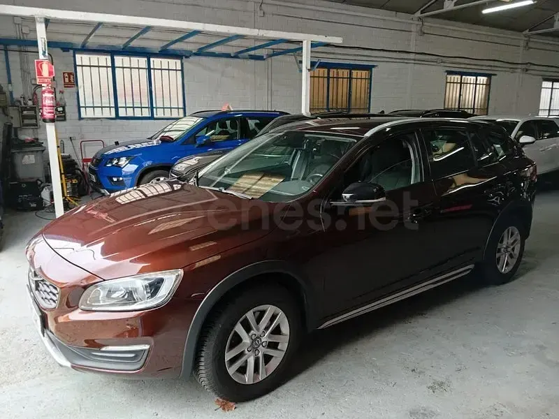 Usado Volvo V60 CC 150 CV (110 kW) 2018 Marrón Familiar