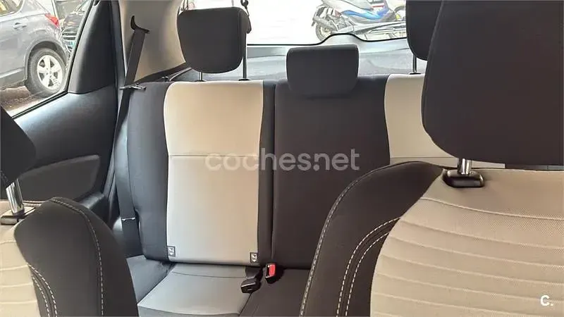 Usado Toyota Yaris Hybrid Active 100 CV (73 kW) 2018 Gris / plata Berlina