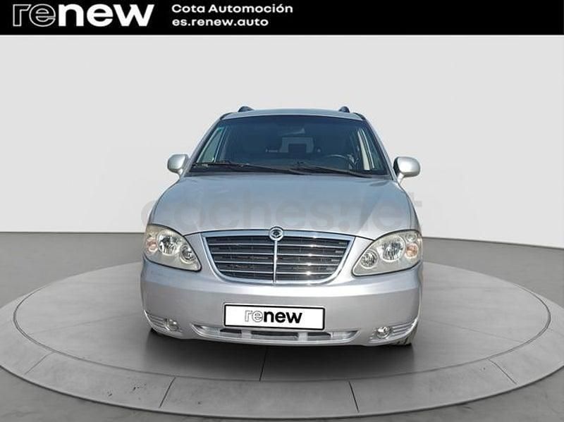 Usado Ssangyong (KGM) Rodius Limited 165 CV (121 kW) 2013 Gris / plata Monovolumen