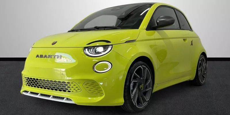Verde Nuevo 2025 Abarth 500e Turismo Utilitario | 29.999 € - Imagen 1/4