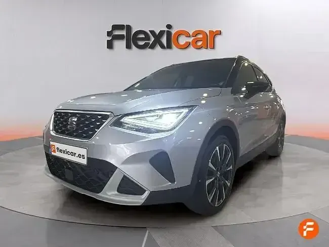 Usado Seat Arona Style 115 CV (84 kW) 2024 Gris / plata SUV