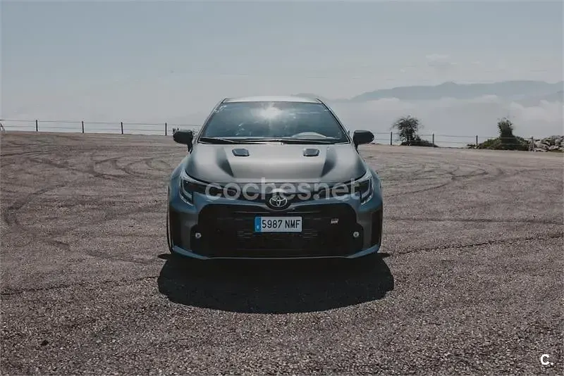 Usado Toyota Yaris 276 CV (202 kW) 2023 Gris / plata Utilitario