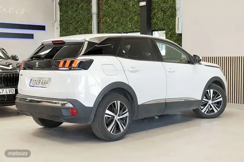Usado Peugeot 3008 Allure 131 CV (96 kW) 2018 Blanco SUV