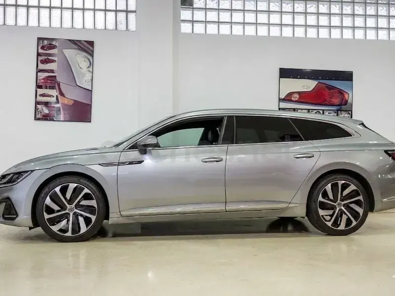 Usado VW Arteon R-line 150 CV (110 kW) 2021 Gris / plata Familiar