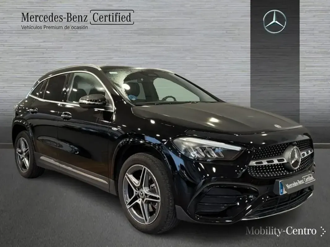 Usado Mercedes GLA250 163 CV (119 kW) 2025 Negro noche SUV