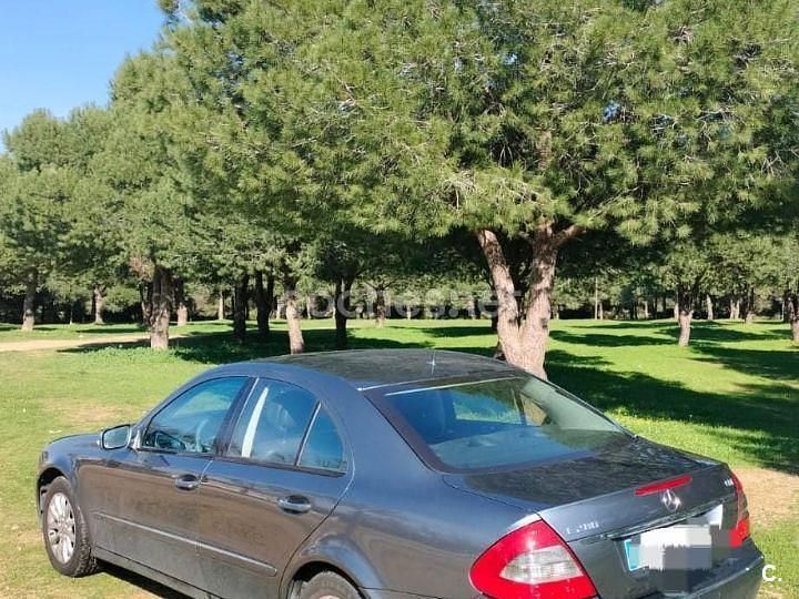 Usado Mercedes E280 Elegance 190 CV (139 kW) 2007 Gris / plata Berlina
