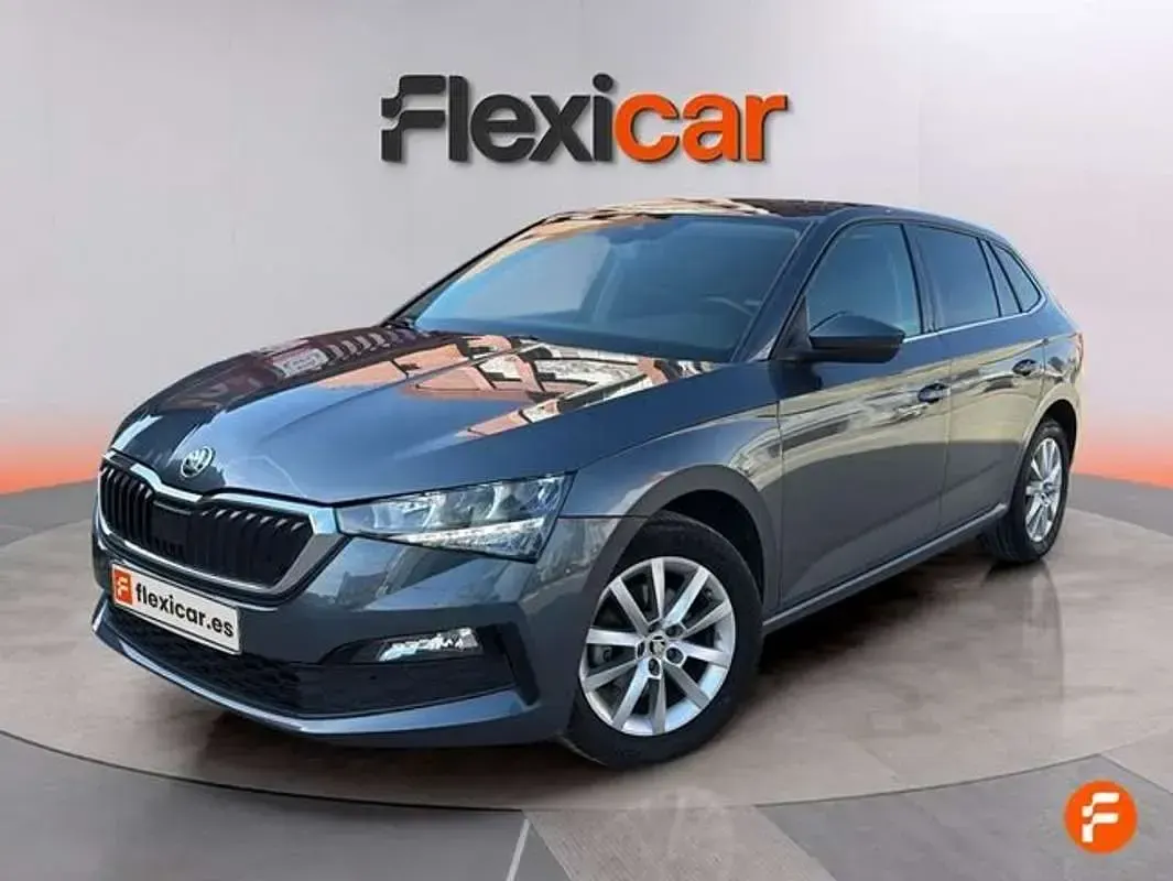 Usado Skoda Scala Ambition 150 CV (110 kW) 2021 Gris Utilitario