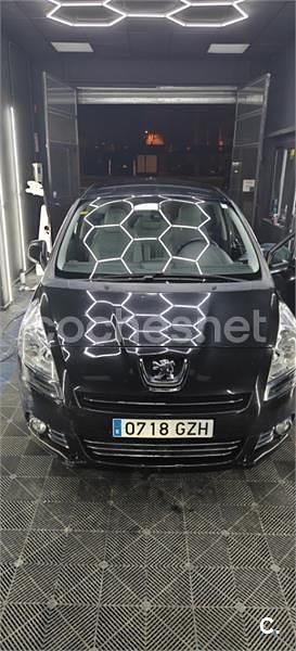 Używany Peugeot 5008 Premium 156 KM (114 kW) 2010 Czarny Minivan