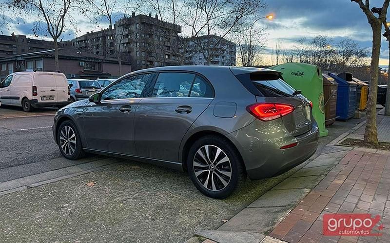Usado Mercedes A250 218 CV (160 kW) 2021 Gris Utilitario