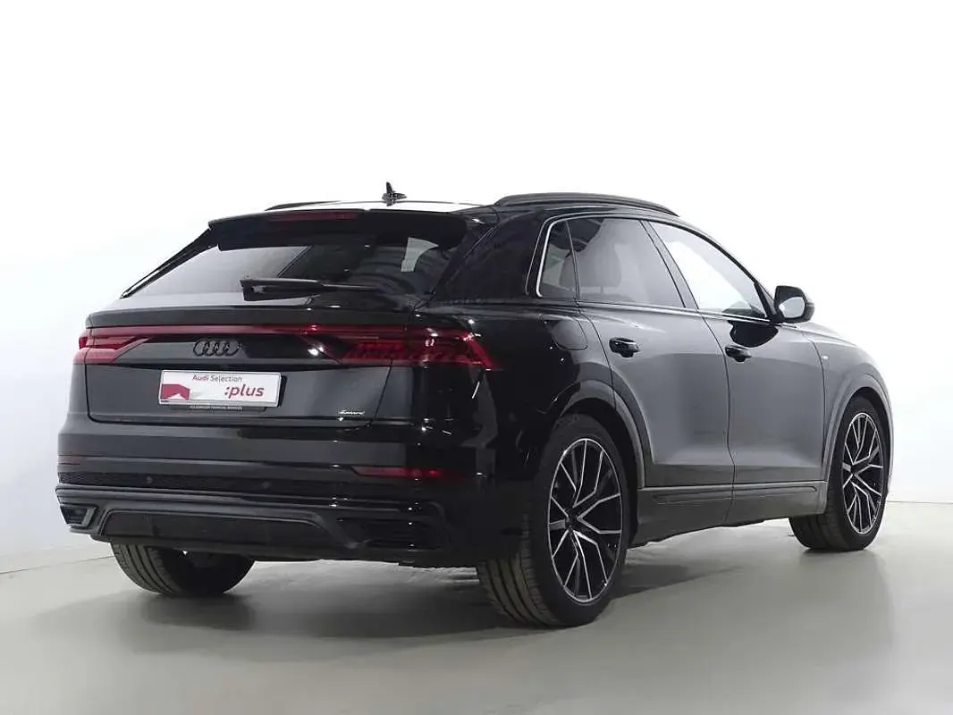 Usado Audi Q8 286 CV (210 kW) 2022 Negro SUV