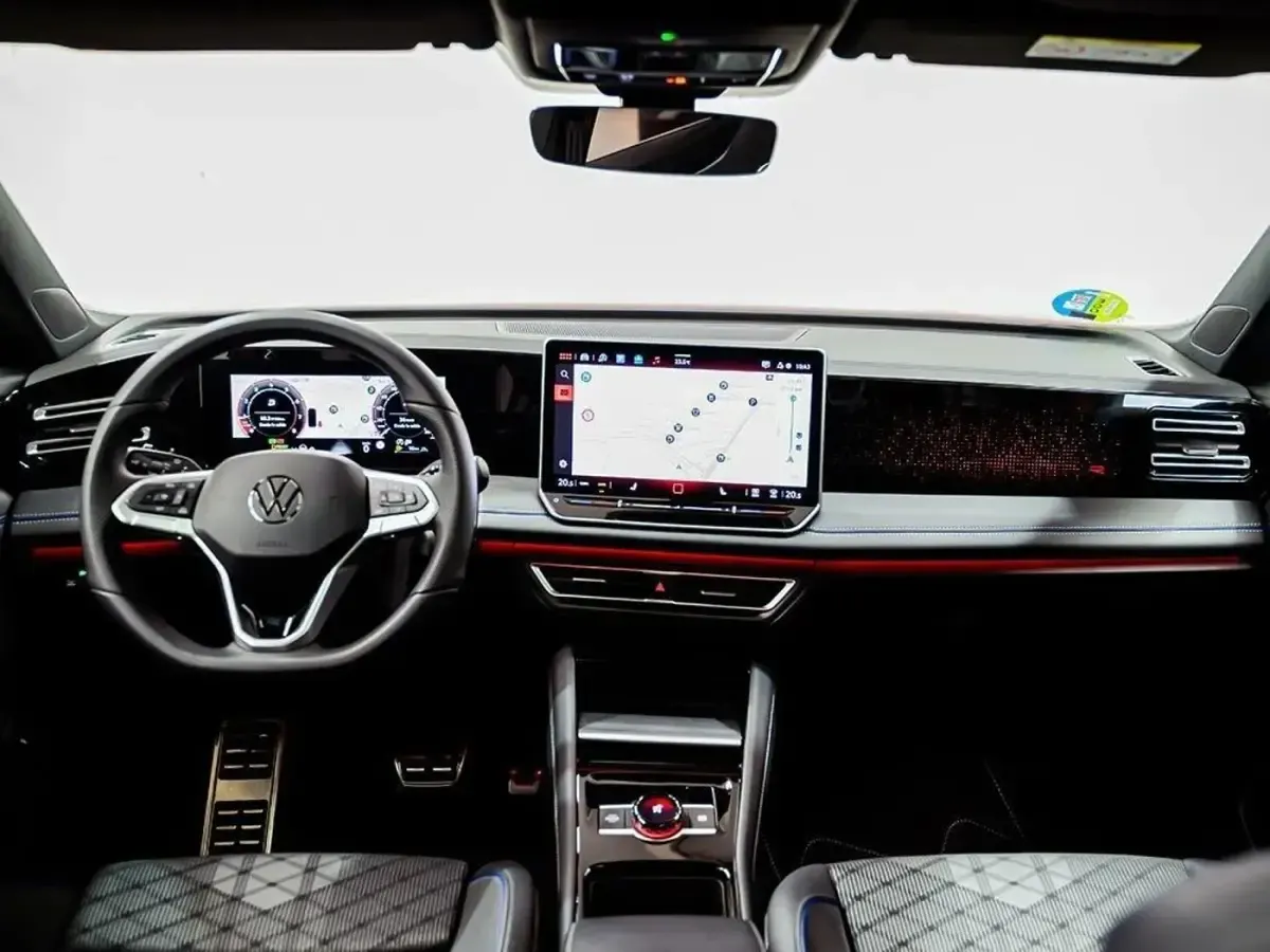 Usado VW Tiguan R-line 150 CV (110 kW) 2025 SUV