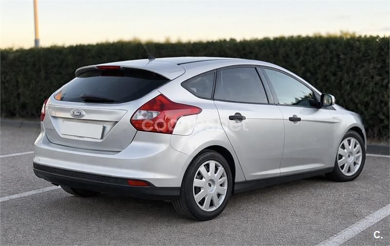 Używany Ford Focus Trend 95 KM (69 kW) 2011 Szary Sedan/Limuzyna
