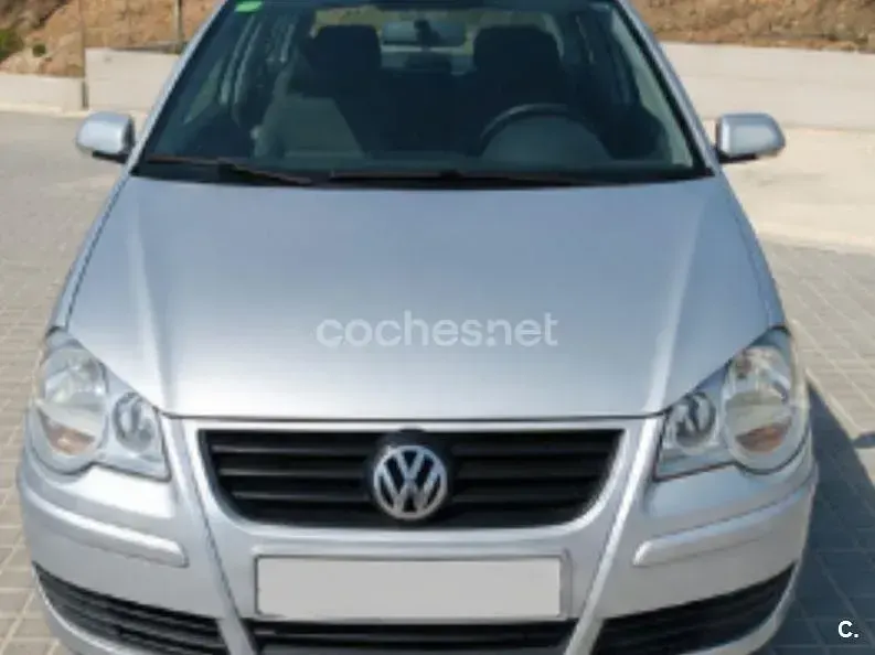 Usado VW Polo Advance 75 CV (55 kW) 2005 Gris / plata Utilitario