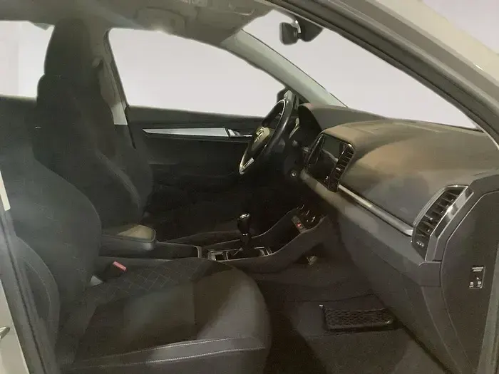 Usado Skoda Karoq Ambition 115 CV (84 kW) 2020 Gris / plata SUV
