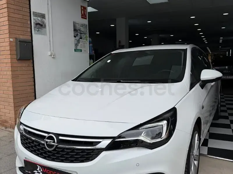 Usado Opel Astra 200 CV (147 kW) 2018 Blanco Berlina