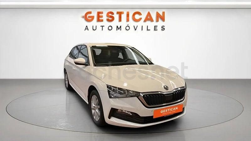 Usado Skoda Scala Ambition 116 CV (85 kW) 2020 Blanco Utilitario