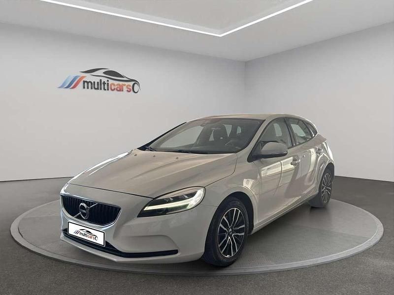 Blanco Usado 2019 Volvo V40 Momentum Utilitario | 13.800 € (Precio justo) - Imagen 1/4
