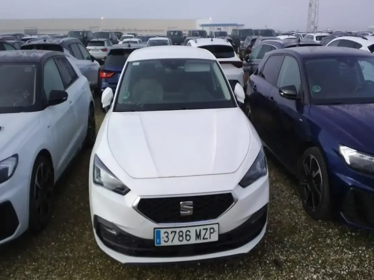 Usado Seat Leon Style 115 CV (84 kW) 2025 Blanco