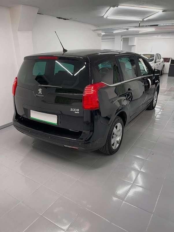 Usado Peugeot 5008 Allure 114 CV (83 kW) 2014 Negro Monovolumen