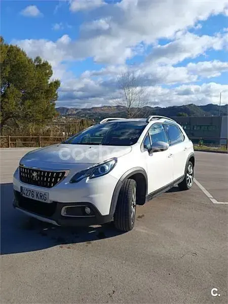 Usado Peugeot 2008 Allure 110 CV (80 kW) 2018 Blanco SUV