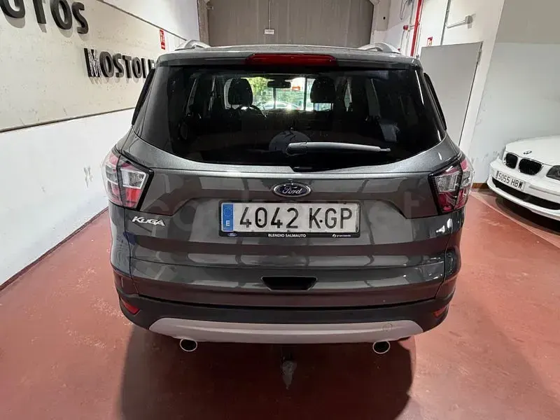 Usado Ford Kuga Titanium 180 CV (132 kW) 2018 Marrón SUV