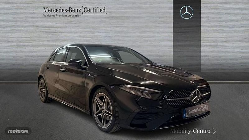 Usado Mercedes A180 AMG line 116 CV (85 kW) 2024 Negro noche Berlina