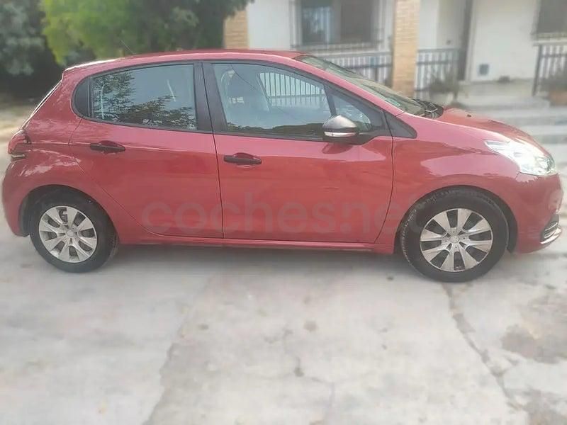 Usado Peugeot 208 Style 100 CV (73 kW) 2018 Rojo Utilitario