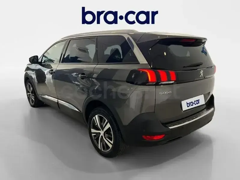 Usado Peugeot 5008 Allure 130 CV (95 kW) 2023 Gris / plata SUV