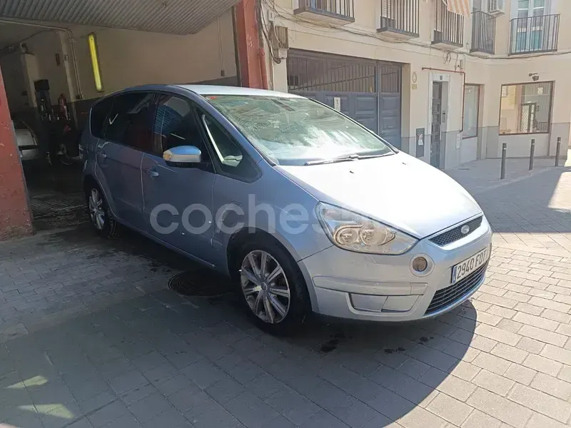 Usado Ford S-MAX Trend 140 CV (102 kW) 2007 Gris / plata Monovolumen
