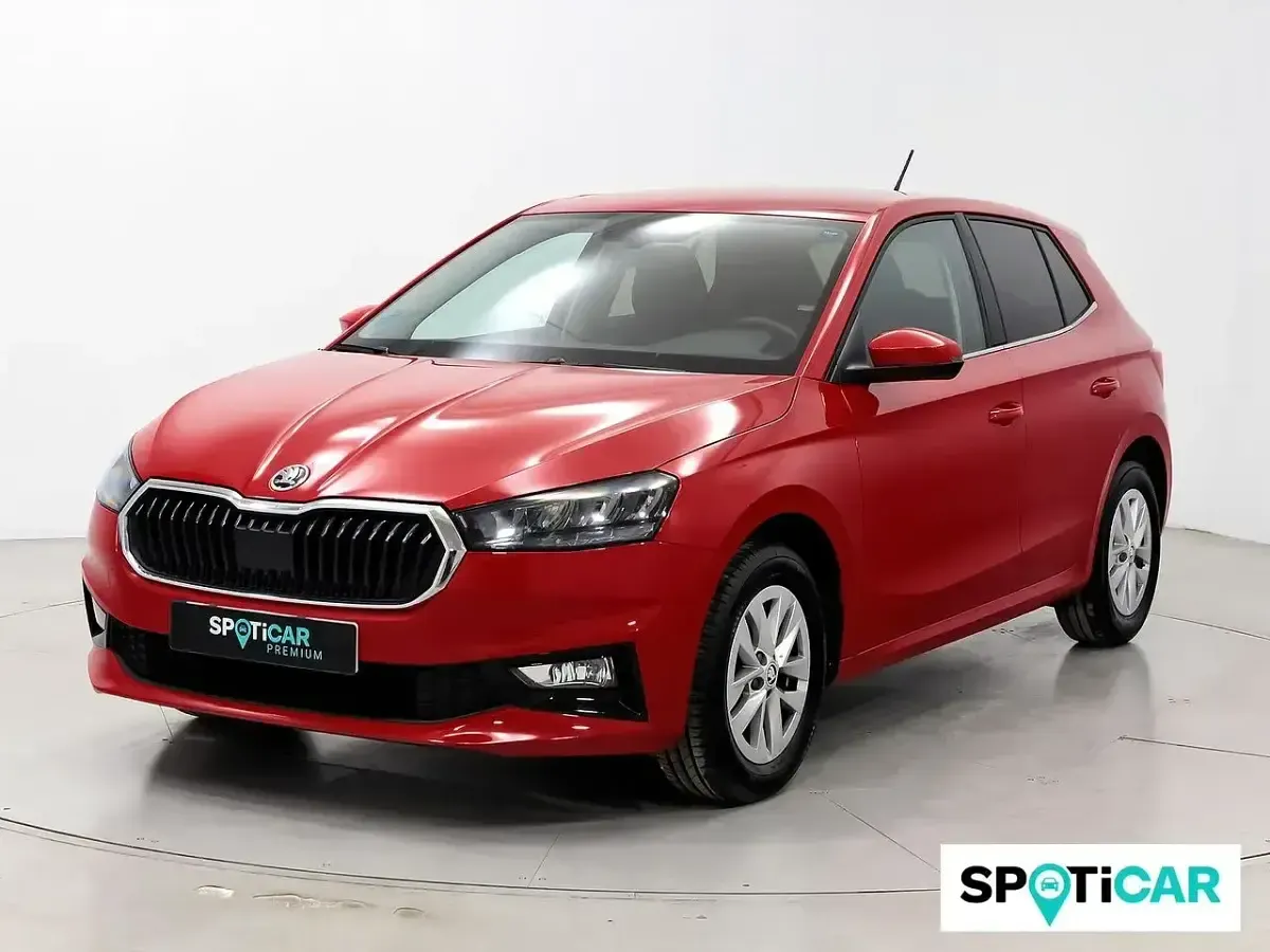 Usado Skoda Fabia Selection 95 CV (69 kW) 2024 Rojo Utilitario