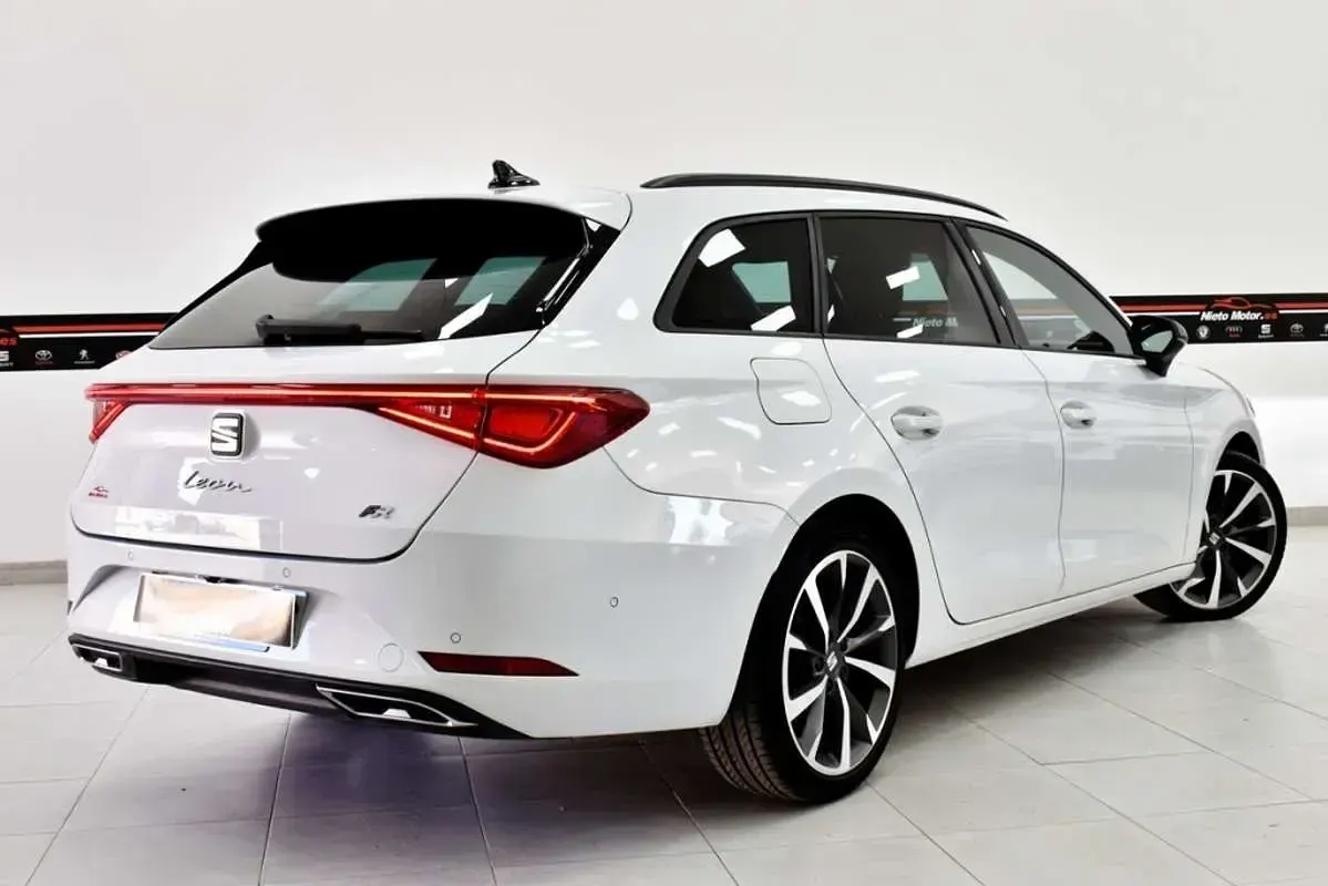 Usado Seat Leon ST FR 150 CV (110 kW) 2021 Blanco Familiar