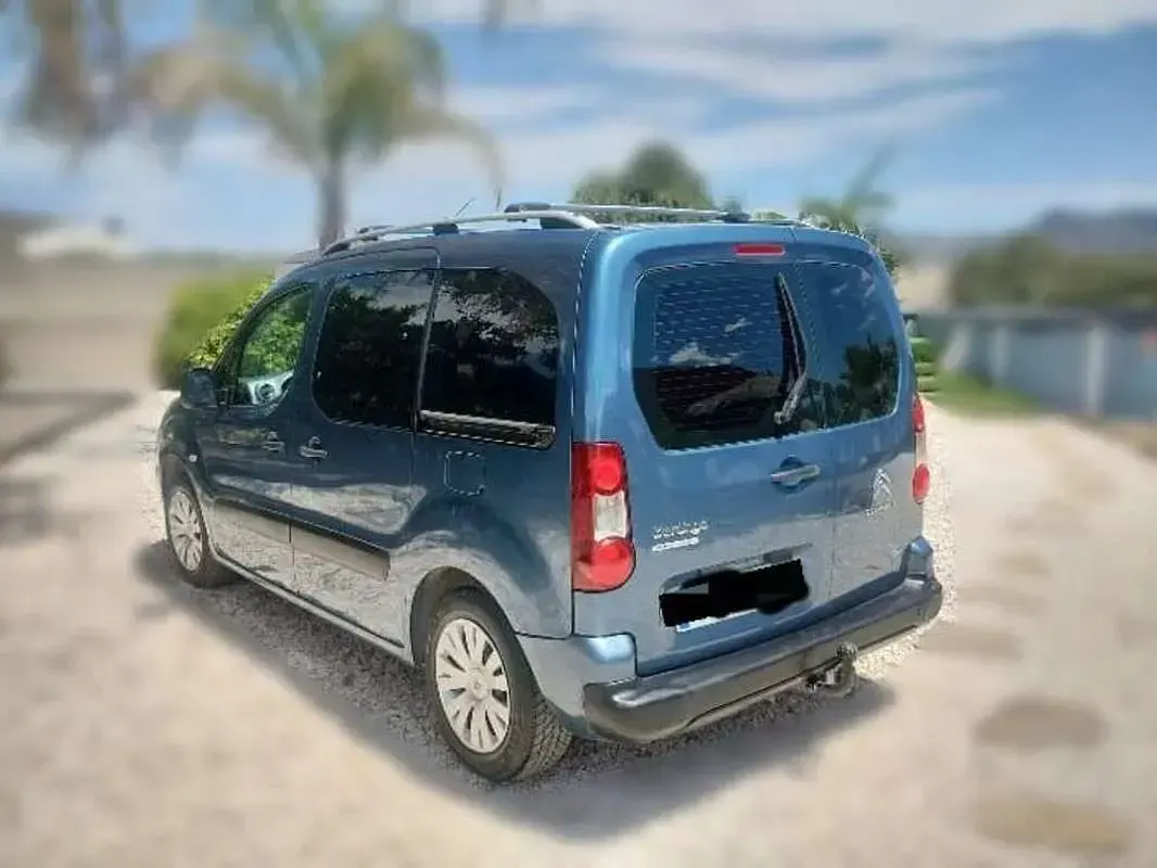 Usado Citroën Berlingo Live 99 CV (72 kW) 2015 Azul Monovolumen