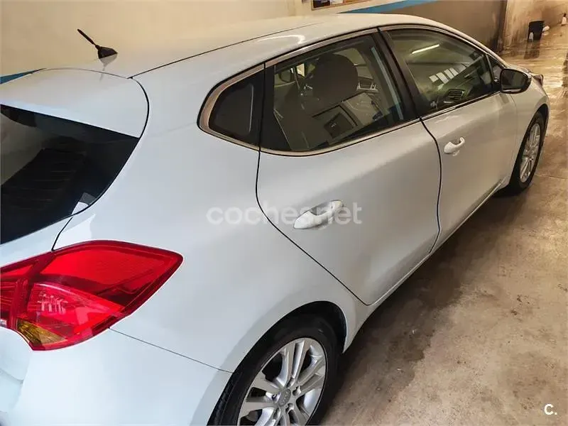Usado Kia Ceed GT 90 CV (66 kW) 2013 Blanco Berlina