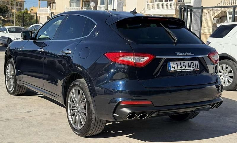 Usado Maserati Levante 275 CV (202 kW) 2019 Azul SUV