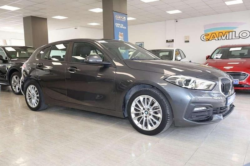 Gris Usado 2021 BMW 118 Utilitario | 20.500 € (Buen precio) - Imagen 1/4