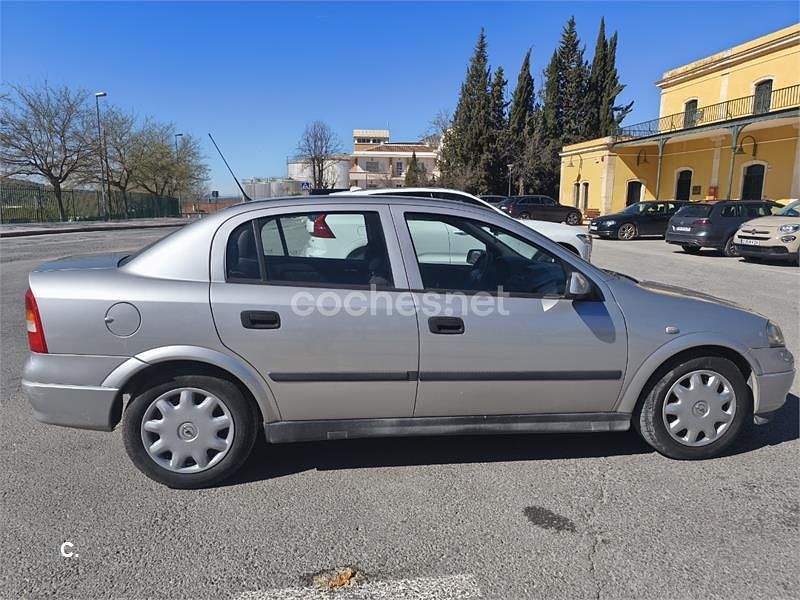 Usado Opel Astra Comfort 100 CV (73 kW) 2000 Gris / plata Berlina
