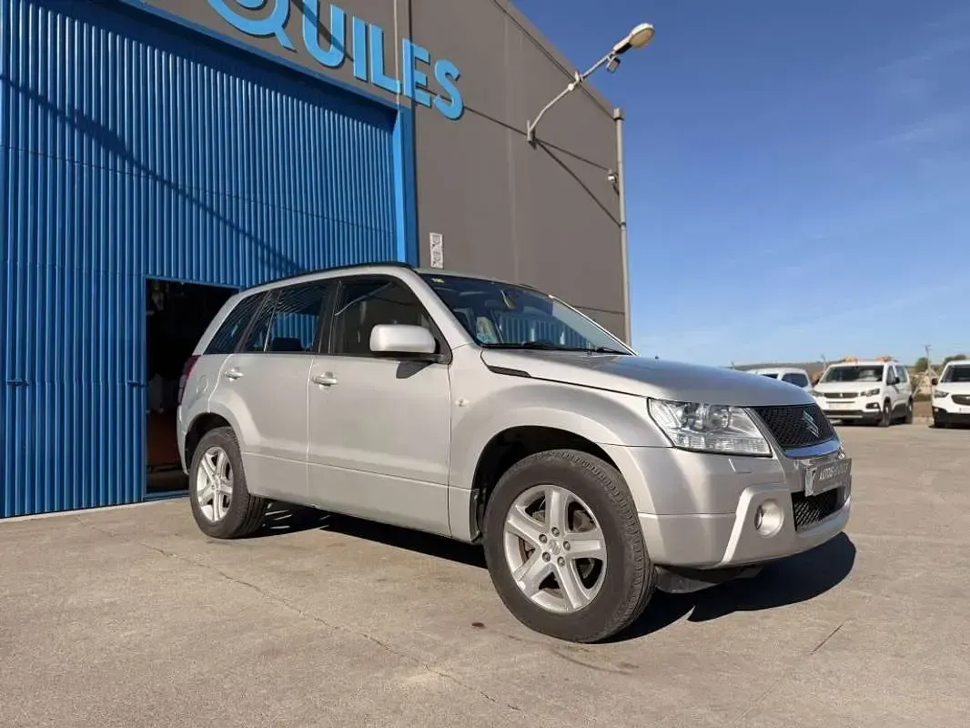 Usado Suzuki Grand Vitara 140 CV (102 kW) 2007 Gris SUV