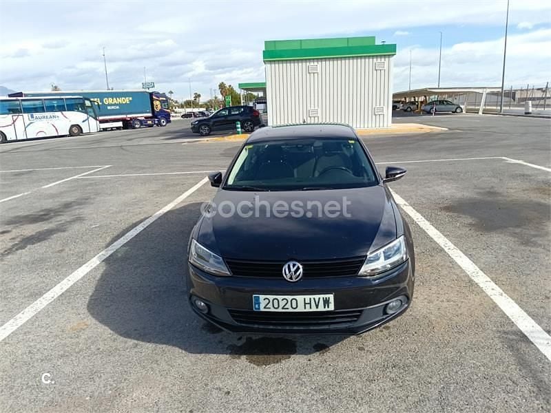 Usado VW Jetta Advance 105 CV (77 kW) 2014 Negro Berlina