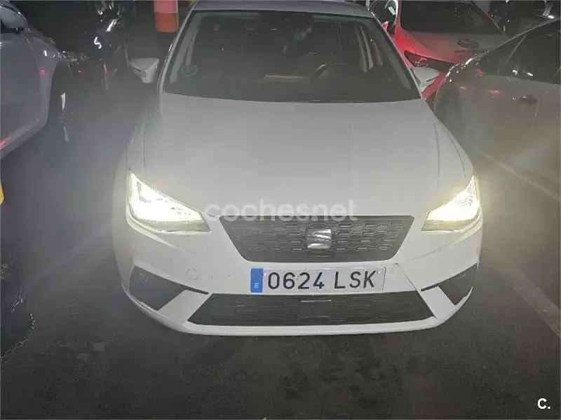 Usado Seat Ibiza Style Plus 110 CV (80 kW) 2021 Blanco Utilitario