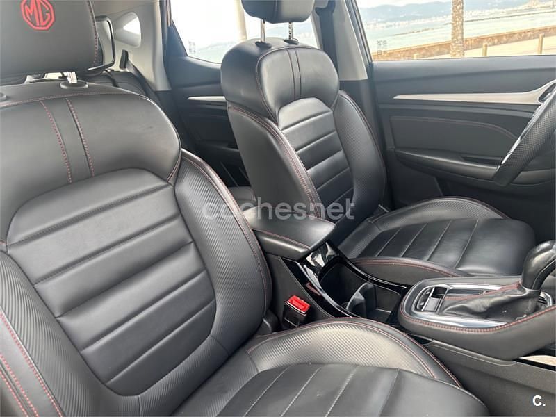 Usado MG ZS Luxury 111 CV (81 kW) 2023 Negro SUV