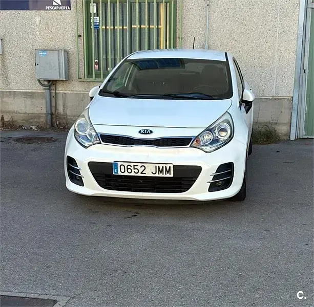 Usado Kia Rio 84 CV (61 kW) 2016 Blanco Utilitario
