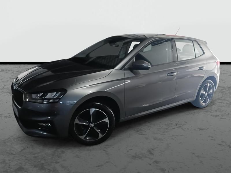Gris graphite metalizado Usado 2024 Skoda Fabia Selection | 16.300 € (Precio justo) - Imagen 1/4