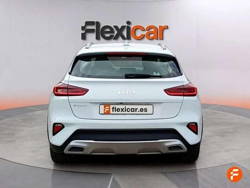 Usado Kia XCeed 120 CV (88 kW) 2022 Blanco SUV