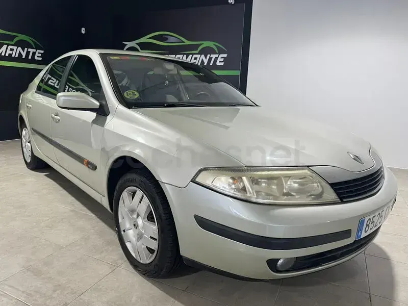 Usado Renault Laguna II Authentique 111 CV (81 kW) 2003 Beige Berlina