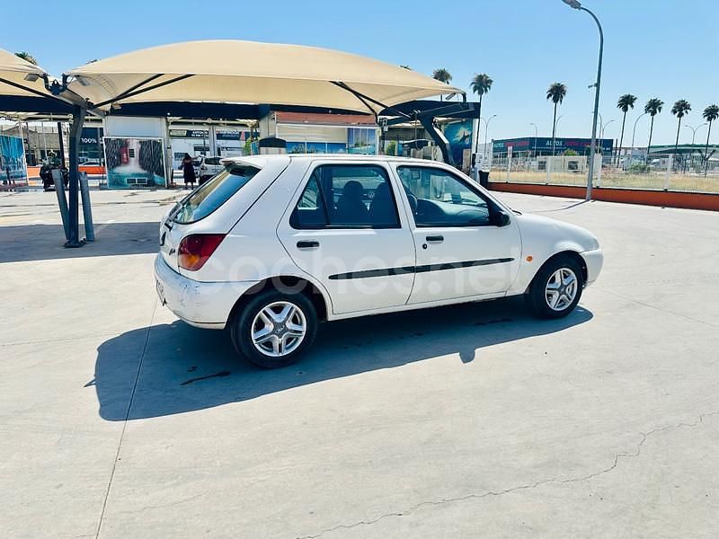 Usado Ford Fiesta 60 CV (44 kW) 1996 Blanco Utilitario