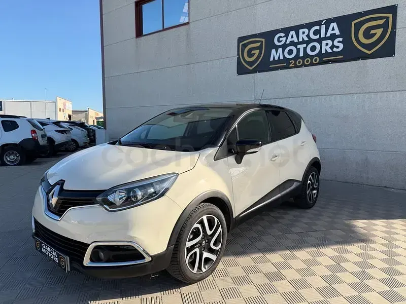 Usado Renault Captur Zen 90 CV (66 kW) 2016 Beige SUV